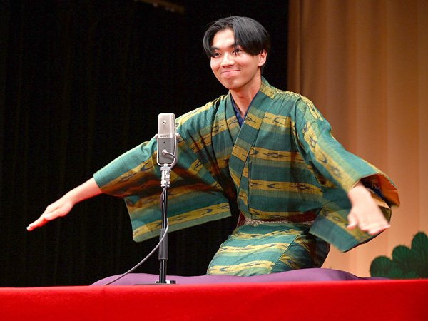 学友会落語研究部講演の様子