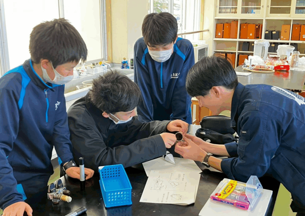 学友会準加盟団体のFROM THE EARTHがモデルロケット教室を開催しました