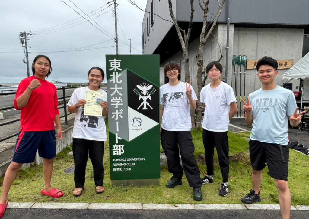 東北大学漕艇部ちんこつ艇